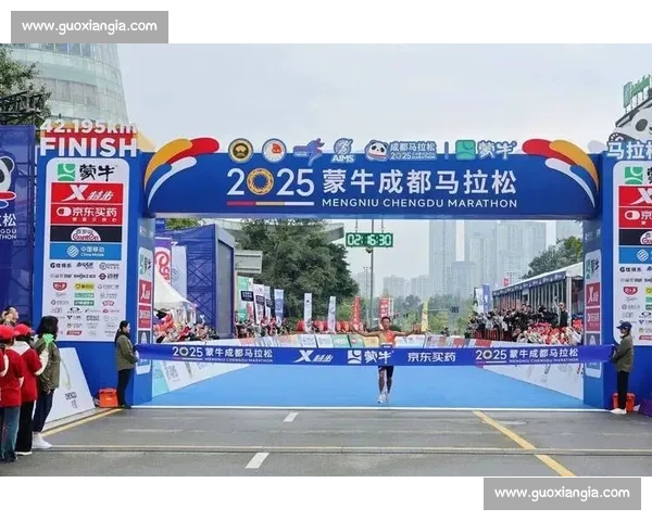 管油胜 21628 卫冕成马！冲线趴地藏着 12 年坚守